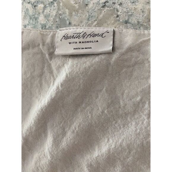 Hearth & Hand Magnolia Table Runner Black/White/Gray with Sewn Tassel(with flaw) - Picture 6 of 9